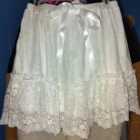 White Floral Lace Ruffle Skirt - Picture 5 of 8
